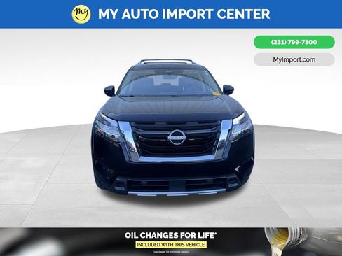 Used 2024 Nissan Pathfinder SL AWD/4WD image 2