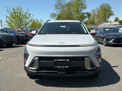 Used 2024 Hyundai Kona SEL AWD/4WD image 2