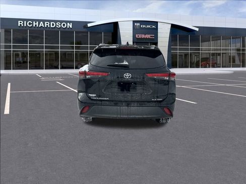 Used 2022 Toyota Highlander XLE image 4