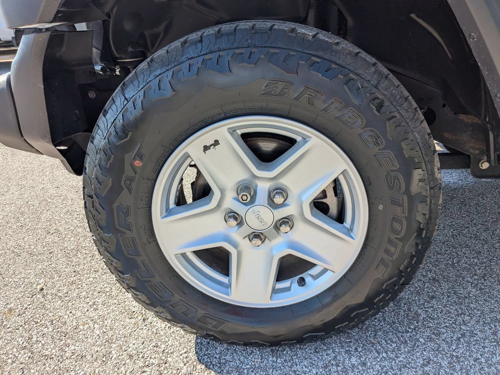 Used 2020 Jeep Gladiator Sport w/ Quick Order Package 24S AWD/4WD image 16