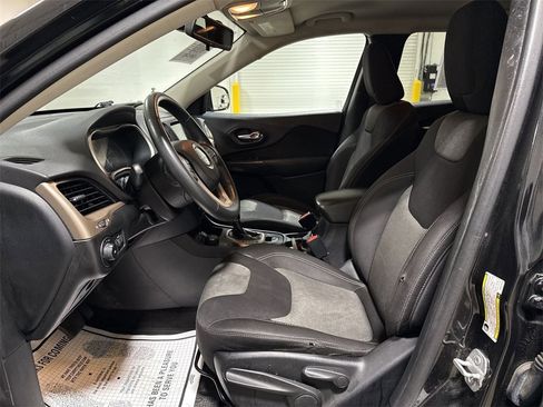 Used 2014 Jeep Cherokee Latitude image 17