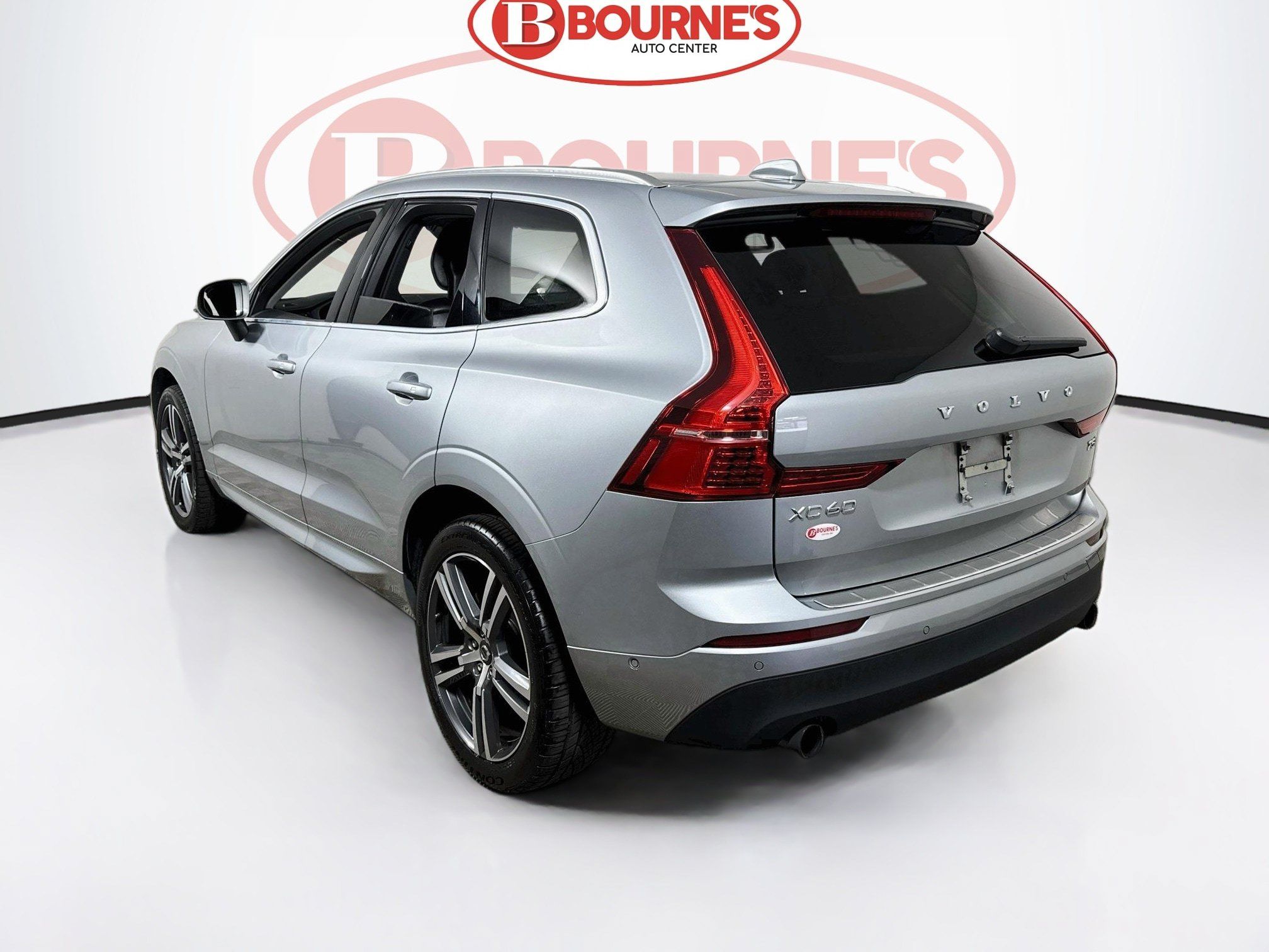 Used 2018 Volvo XC60 T5 Momentum w/ Vision Package AWD/4WD image 9