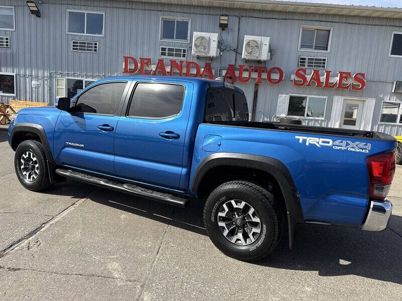 Used 2017 Toyota Tacoma TRD Off-Road w/ Tow Package AWD/4WD image 4