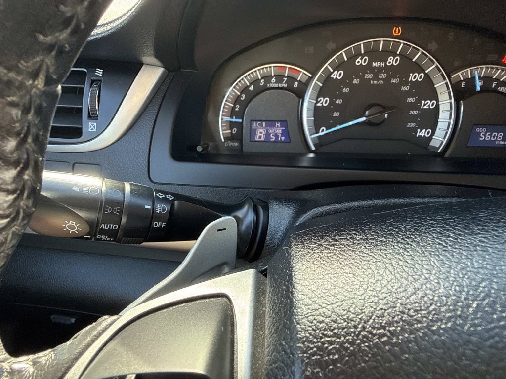 Used 2014 Toyota Camry SE w/ Leather Package FWD image 32