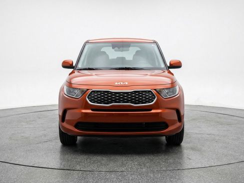 Used 2025 Kia Soul LX w/ LX Technology Package image 2