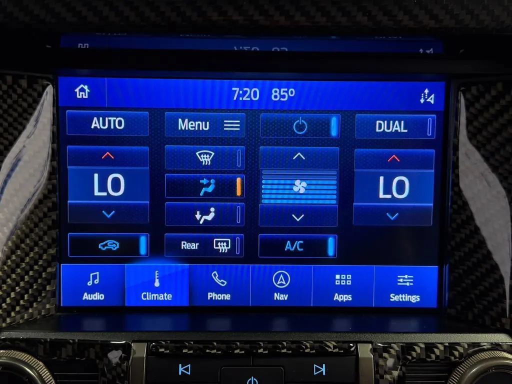 Used 2022 Ford Mustang Shelby GT500 w/ Technology Package RWD image 41