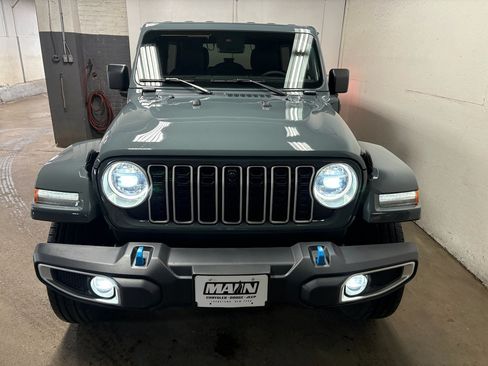 Used 2024 Jeep Wrangler Unlimited Sahara w/ Technology Group AWD/4WD image 5