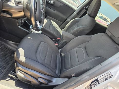 Used 2019 Jeep Renegade Latitude w/ Cold Weather Group AWD/4WD image 6