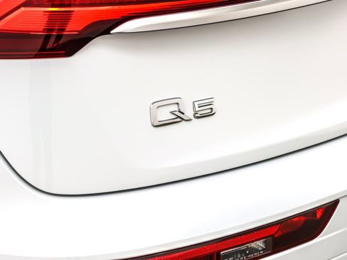 Used 2022 Audi Q5 2.0T Premium w/ Convenience Package image 9