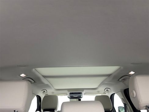 Used 2023 Land Rover Range Rover Velar S image 72