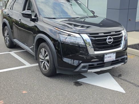 Certified 2023 Nissan Pathfinder SL AWD/4WD image 4