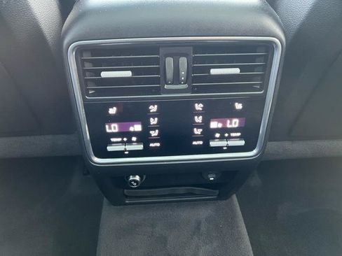 Used 2020 Porsche Cayenne AWD/4WD image 12