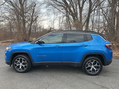 Used 2024 Jeep Compass Limited w/ Sun and Sound Group image 7