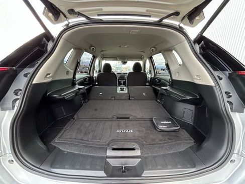 Used 2020 Nissan Rogue SV image 40