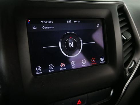 Used 2020 Jeep Cherokee Latitude Plus AWD/4WD image 29