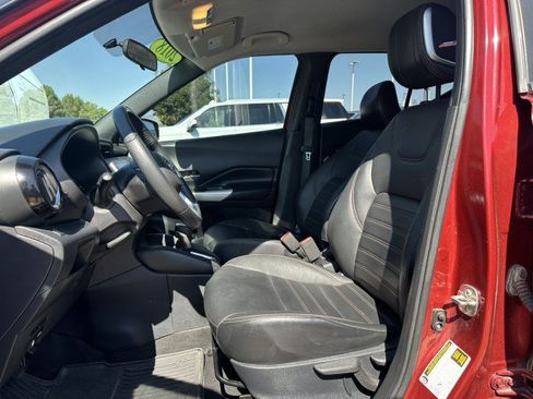 Used 2018 Nissan Kicks SR w/ Premium Package FWD image 11