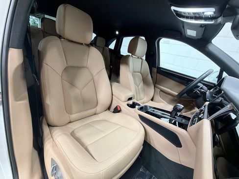 Certified 2026 Porsche Macan AWD/4WD image 16