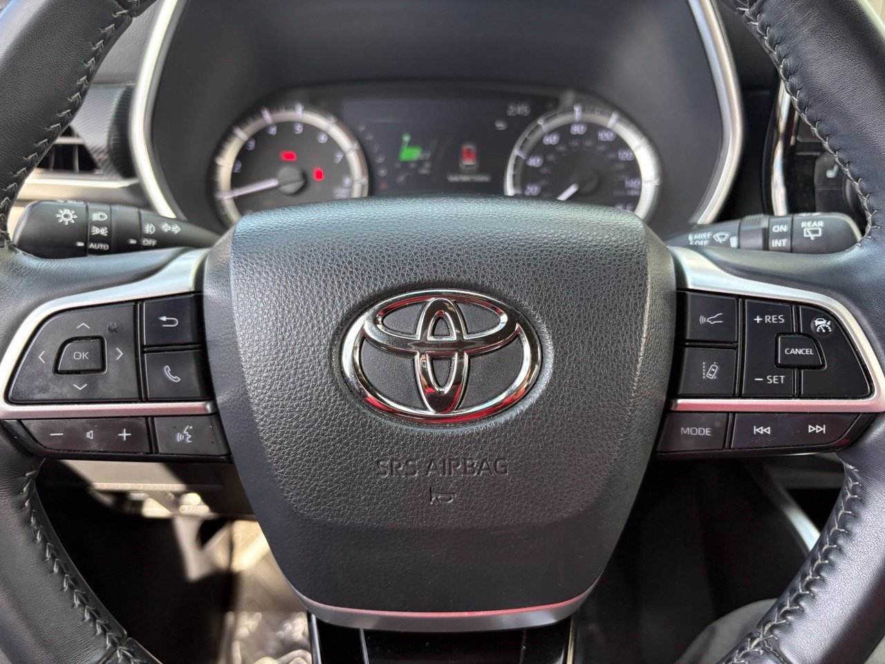Used 2023 Toyota Highlander XSE FWD image 29