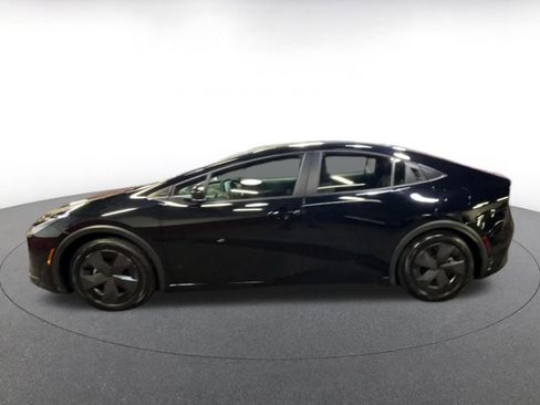Used 2025 Toyota Prius LE image 9