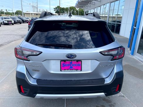 Used 2022 Subaru Outback Limited AWD/4WD image 3