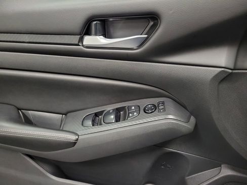 Used 2024 Nissan Altima 2.5 SV image 18