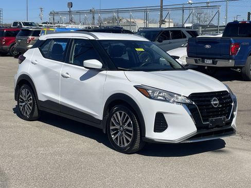 Used 2023 Nissan Kicks SV image 1