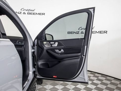 Used 2025 Mercedes-Benz GLS 580 4MATIC image 22
