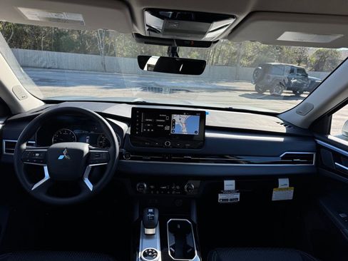 New 2026 Mitsubishi Outlander ES image 24