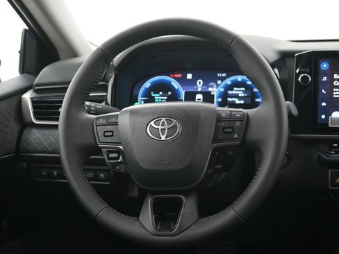 Used 2026 Toyota Camry XLE FWD image 14