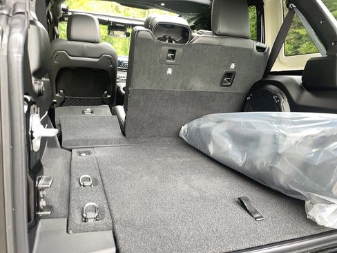 Used 2025 Jeep Wrangler Unlimited Sahara image 19