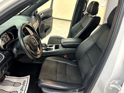 Used 2019 Jeep Grand Cherokee Altitude image 21