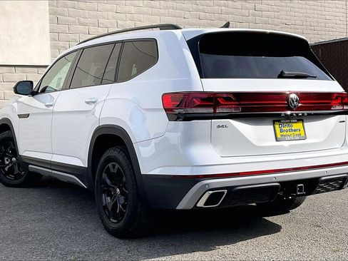 Certified 2024 Volkswagen Atlas Peak Edition SEL image 10