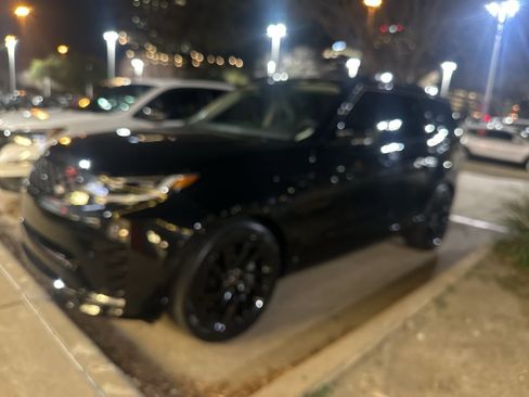 Used 2025 Land Rover Discovery Dynamic SE image 2