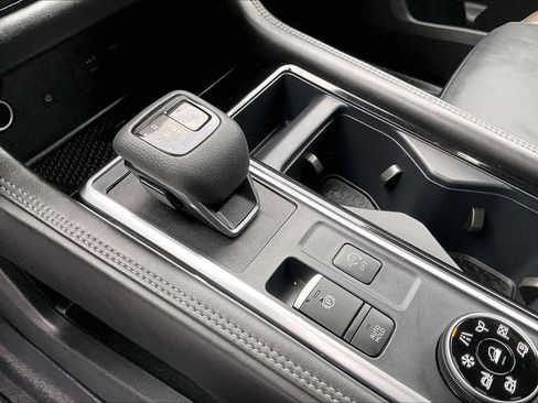 Used 2024 Nissan Pathfinder Platinum image 14