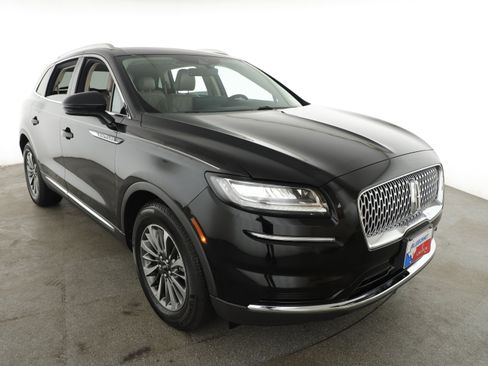 Used 2021 Lincoln Nautilus FWD w/ Equipment Group 101A image 3