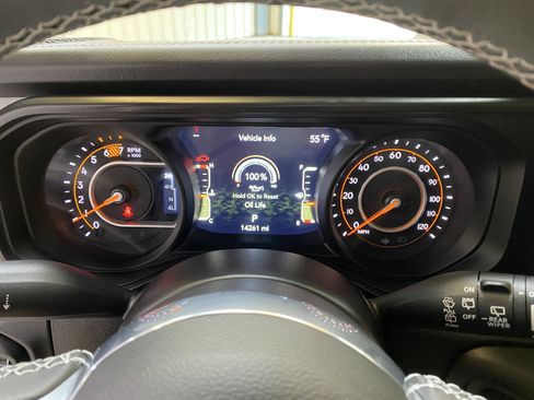 Used 2025 Jeep Wrangler Sahara image 35