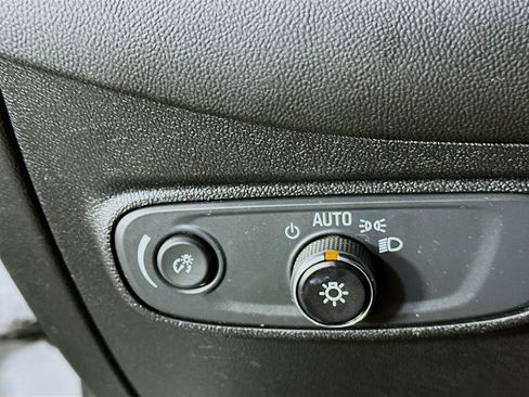 Used 2018 Chevrolet Equinox LT image 16