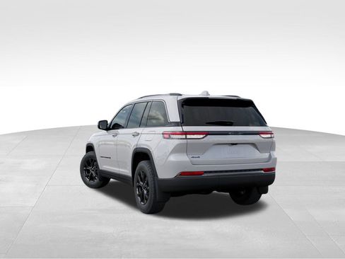 New 2026 Jeep Grand Cherokee Altitude image 3