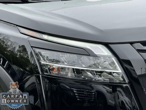 Used 2023 Nissan Pathfinder Platinum w/ Black Appearance Package AWD/4WD image 12