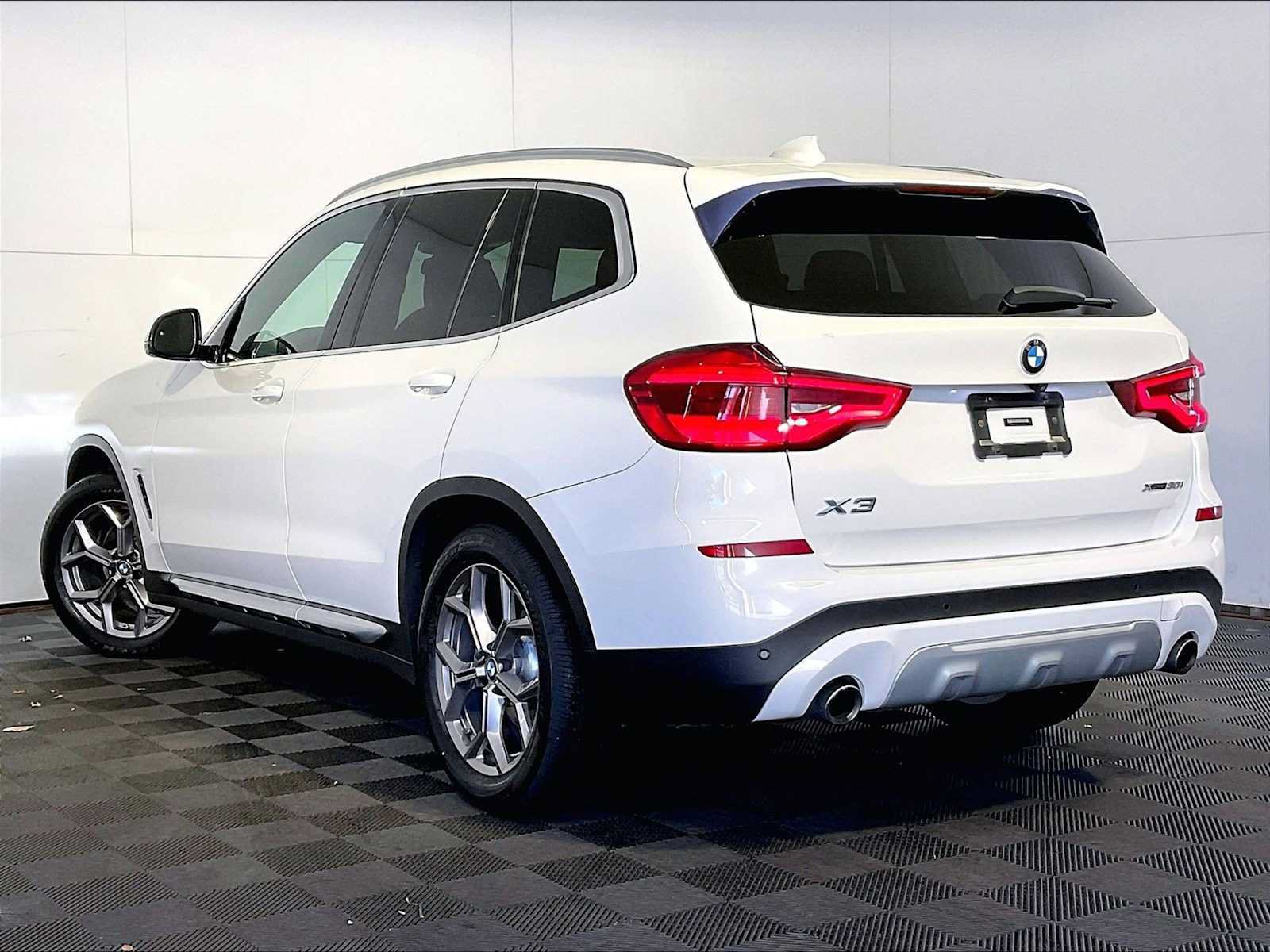 Used 2021 BMW X3 xDrive30i w/ Premium Package AWD/4WD image 3