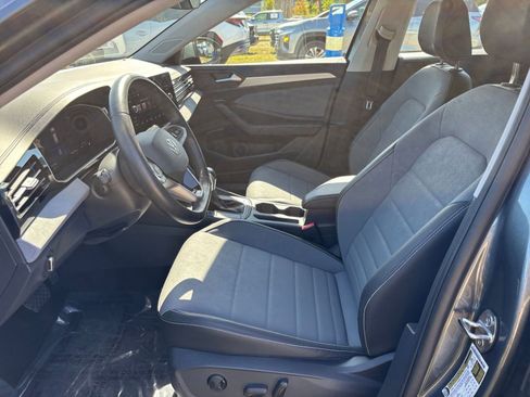 Used 2025 Volkswagen Jetta SE image 25