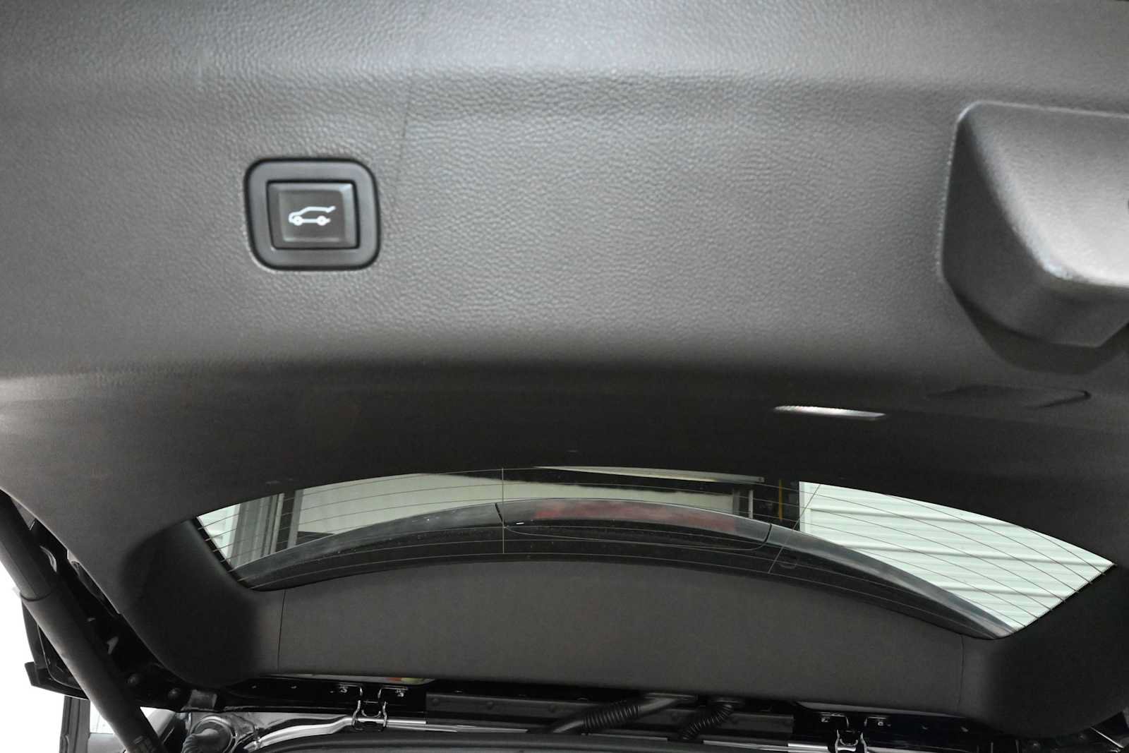Used 2023 Buick Enclave Essence w/ Experience Buick Package FWD image 15