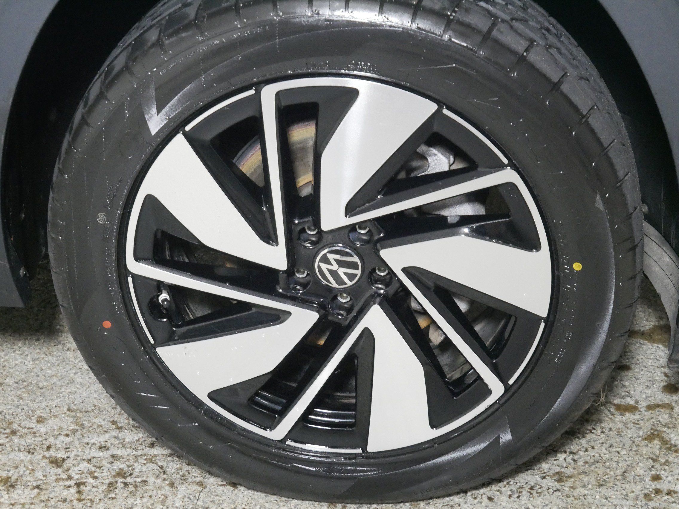 Used 2024 Volkswagen Atlas SE AWD/4WD image 15
