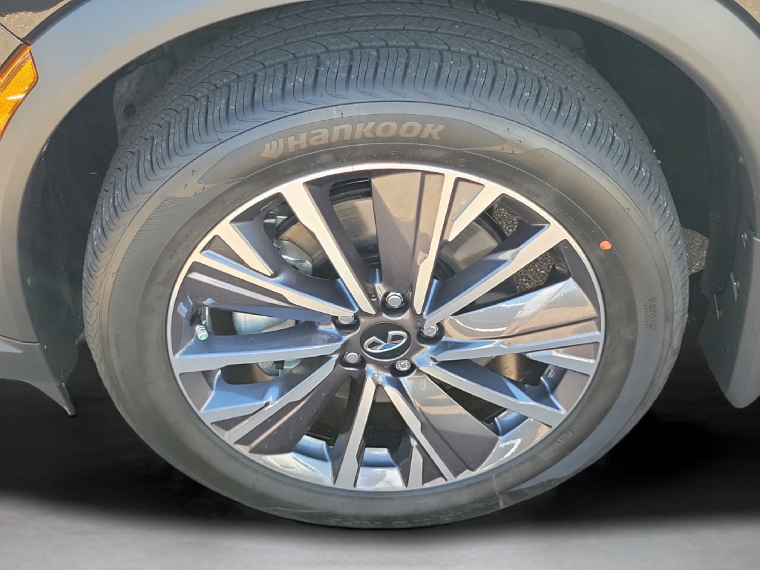 New 2027 INFINITI QX60 Luxe w/ Family Package FWD image 23