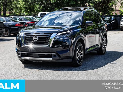 Used 2025 Nissan Pathfinder Platinum w/ Cargo Package FWD image 3