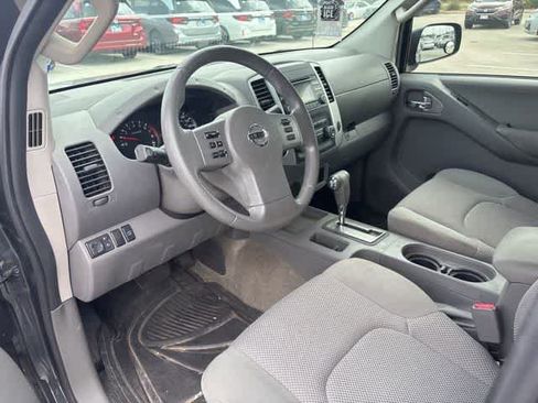 Used 2014 Nissan Frontier SV RWD image 9