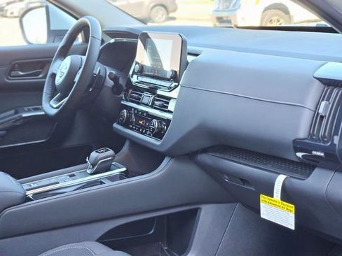 New 2025 Nissan Pathfinder SV image 10