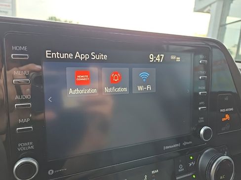 Used 2021 Toyota Highlander XLE image 55