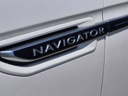 Used 2018 Lincoln Navigator L Black Label AWD/4WD image 13