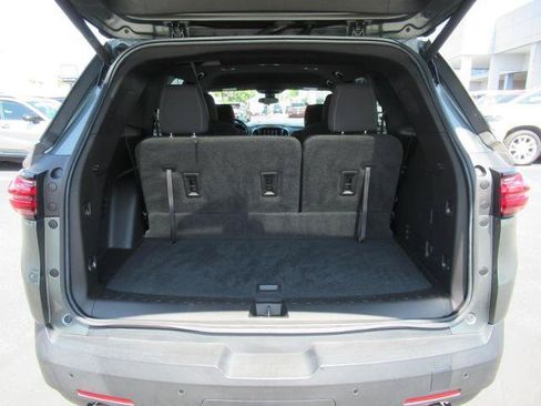 Used 2022 Chevrolet Traverse LT FWD image 37